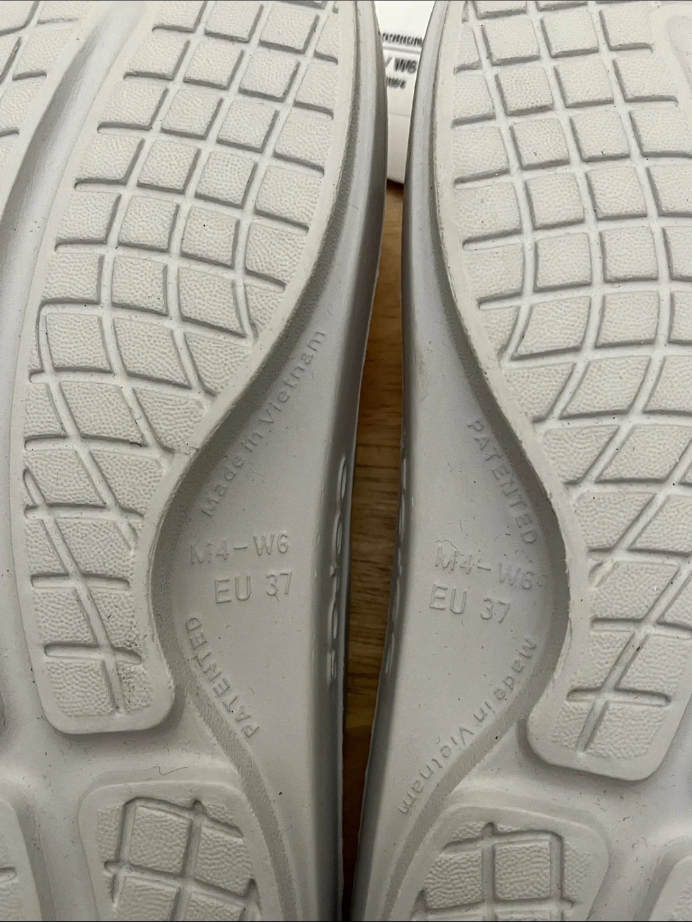 Oofos ooriginal thong recovery sandals moonstone women’s size 6 men’s 4
